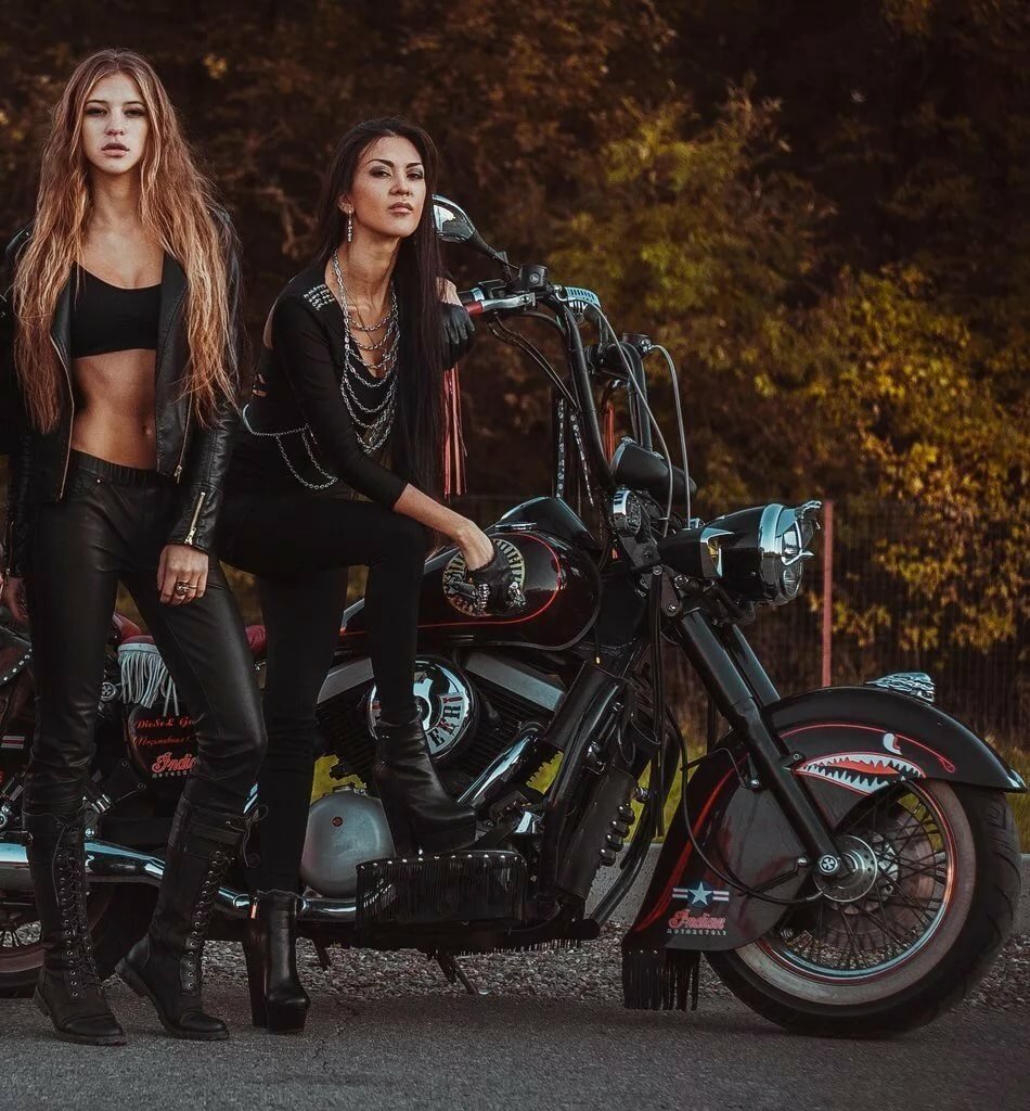 Beautiful girls and bikes in Keretaro