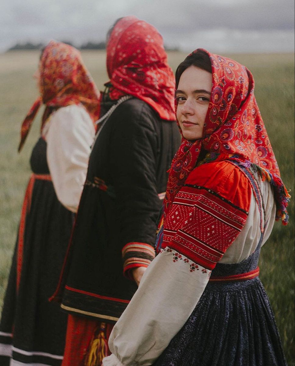 Women in Slavic costumes in Keretaro