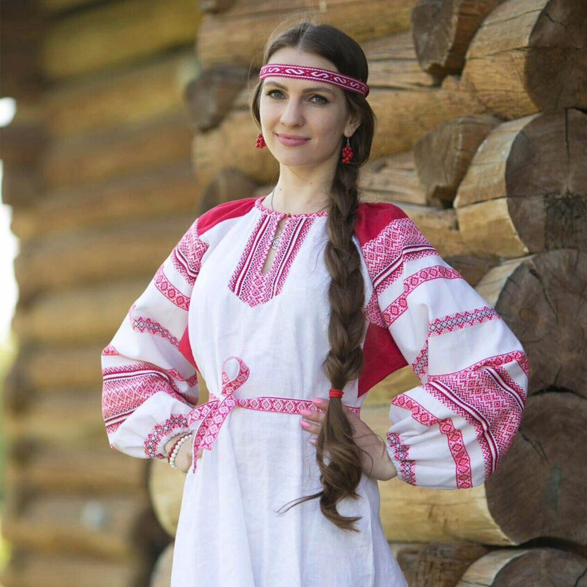 Girls in Slavic costumes in Keretaro