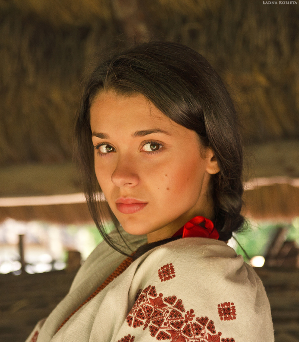 Girls in Slavic costumes in Keretaro