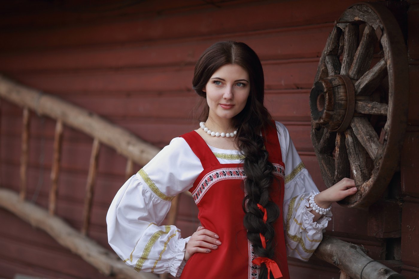 Girls in Slavic costumes in Keretaro