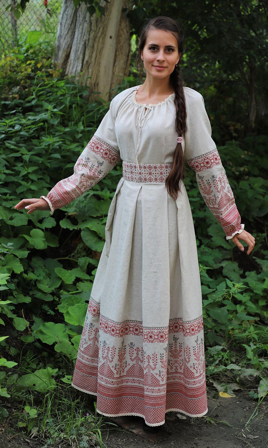 Girls in Slavic costumes in Keretaro