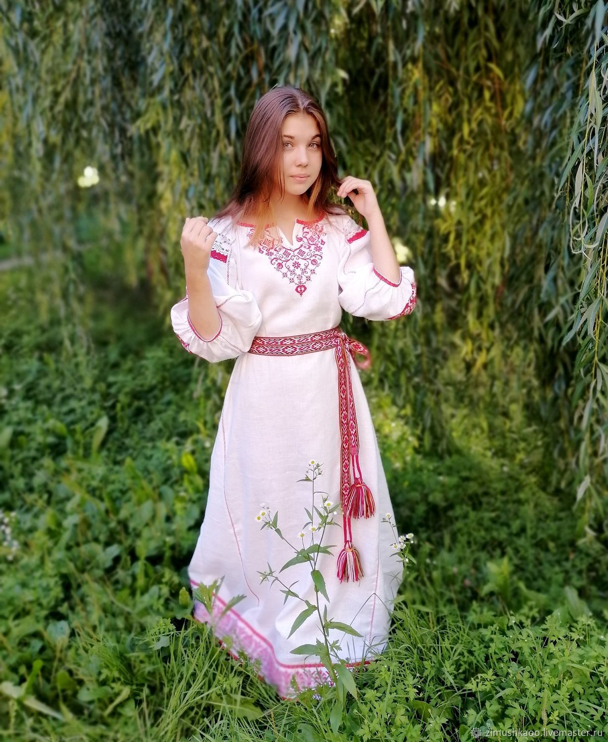 Girl Girls in Slavic costumes in Keretaro
